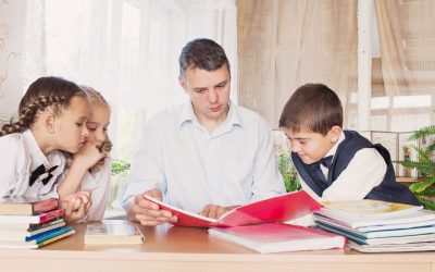 L’école inversée : pourquoi vos enfants en apprennent plus dans le canapé qu’en classe