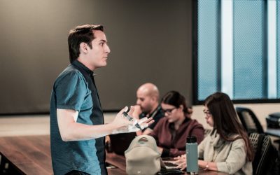 Plonger ses enfants dans le passé : Peut-on vraiment apprendre sans technologie ?