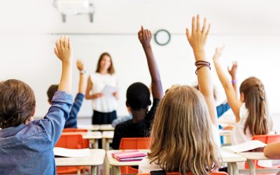 Quand l’intelligence artificielle réinvente la salle de classe : faut-il suivre le mouvement ?